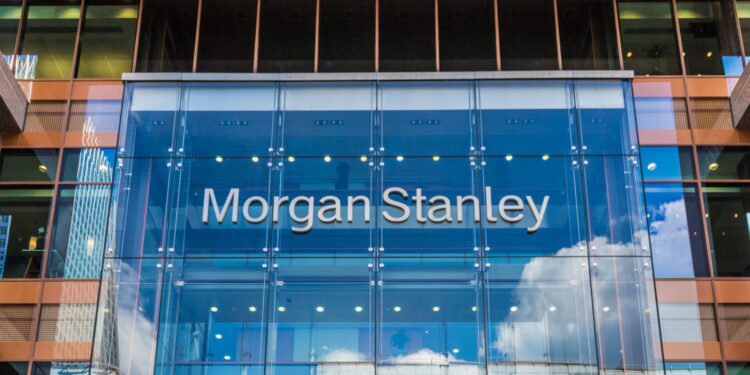 Las existencias que hacen los movimientos más grandes del mediodía: MS, ASML, JNJ, SEDG