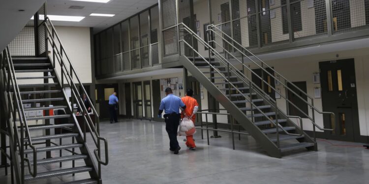 Acciones que realizan los mayores movimientos previos al mercado: TTSLA, GEO, MOH, SEDG