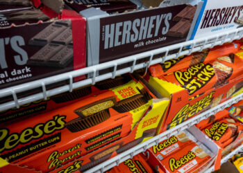 Acciones que realizan los movimientos más grandes del mediodía: HSY, CC, FICO, Run