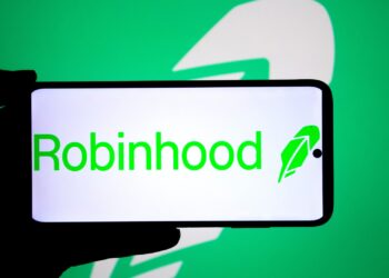 Acciones que realizan los movimientos más grandes del mediodía: HPE, Hood, PLTR, ORCL