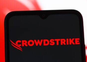 Acciones que realizan los movimientos más grandes del mediodía: FSLR, CRWD, DDOG, Hood