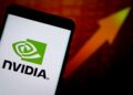 Las existencias que hacen los movimientos más grandes del mediodía: AES, NVDA, BE, VRNA