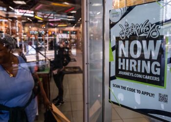 La contratación de la empresa privada se recuperó con un aumento de 104,000 en julio, dice ADP