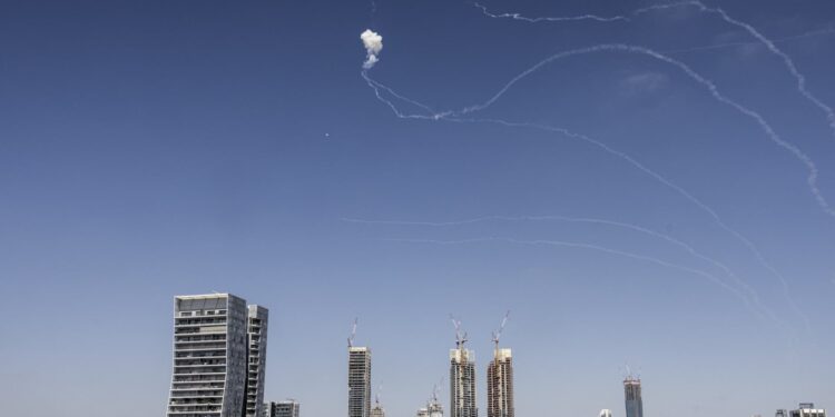 El mercado de valores de Israel supera a Medio Oriente a pesar de las guerras de varios frentes