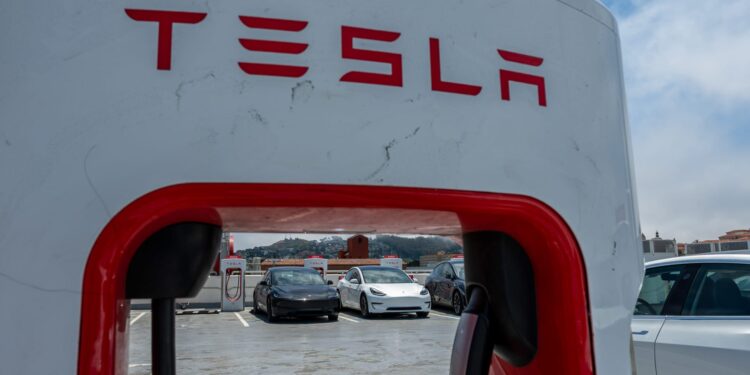 Tesla, Uber, Stellantis, WNS y más