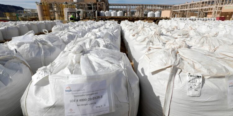 Acciones que realizan los movimientos más grandes del mediodía: MP, Dal, KLG, HTZ