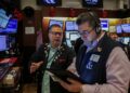 Las existencias que realizan los movimientos más grandes Premarket: NFLX, AXP, CVX, SRPT