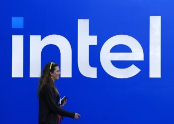 Existencias que hacen los movimientos más grandes después de las horas: INTC, Deck, Sam