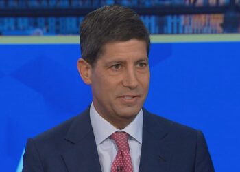 Kevin Warsh Touts ‘Régimen de cambio’ a la Fed y pide asociación con el Tesoro