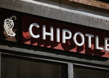 Acciones que hacen los movimientos más grandes después de las horas: ahora, IBM, CMG