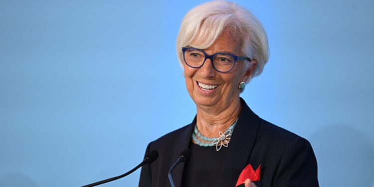 El banco central europeo mantiene las tasas a medida que los aranceles mantienen a los responsables políticos al límite