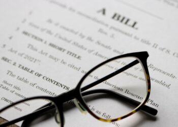 La ley propuesta exigiría la inscripción automática en Medicare Advantage