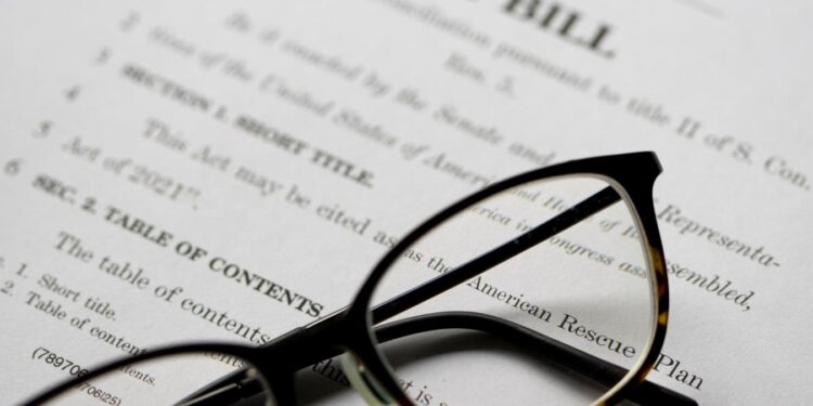 La ley propuesta exigiría la inscripción automática en Medicare Advantage