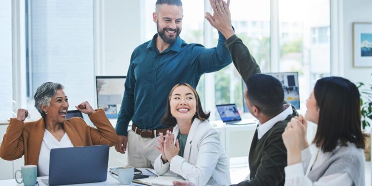 Beneficios, IA y la fuerza laboral multigeneracional