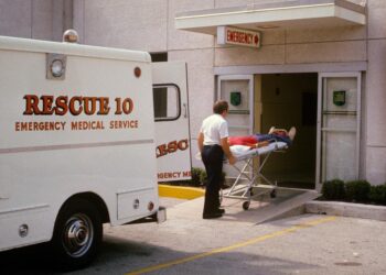 Separado de su padre envejecido? ¿Qué sucede cuando necesitan ayuda?