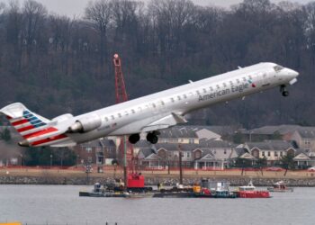 NTSB lanza audiencias sobre la colisión mortal de Washington entre un helicóptero y avión de pasajeros