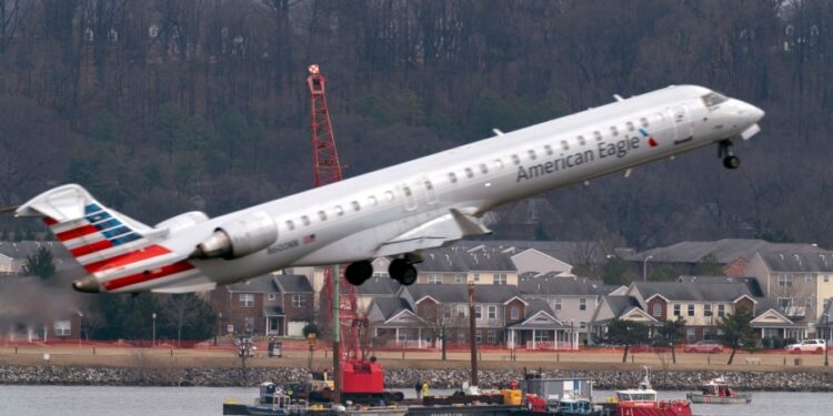 NTSB lanza audiencias sobre la colisión mortal de Washington entre un helicóptero y avión de pasajeros