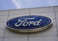 Ford retirando más de 200,000 vehículos debido al problema de la cámara retrovisora