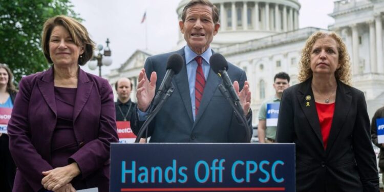 La administración Trump le pide a la Corte Suprema que permita los disparos de la Agencia de Seguridad de Productos