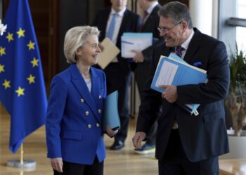 La UE retrasa las tarifas de represalia sobre los productos estadounidenses con la esperanza de llegar pronto a un acuerdo