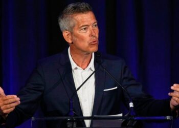 Duffy dice ‘Por supuesto que estoy preocupado’ por la aviación cerca de las fallas