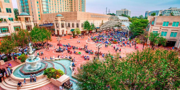 Planes de contratista sin fines de lucro HQ mudarse al centro de Reston Town