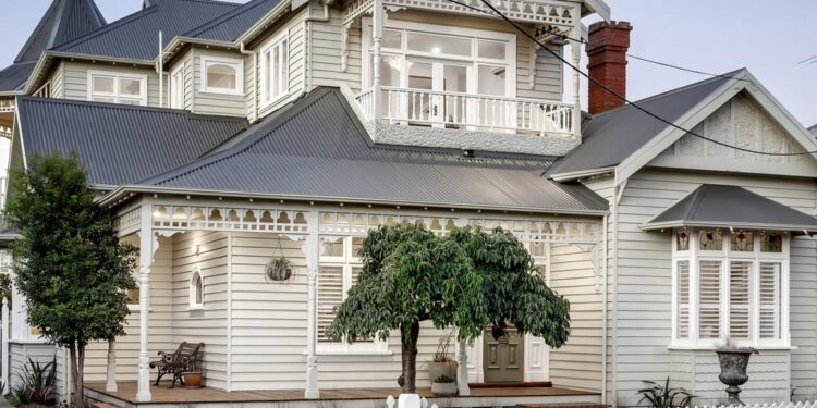 Los propietarios de bares que han volcado nueve casas revelan el décimo proyecto