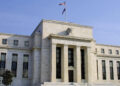 El profesor de finanzas dice que la Fed debe estar separada de la política: NPR