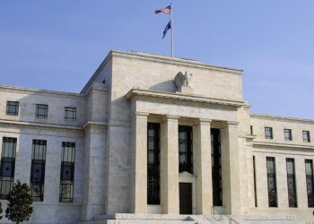 El profesor de finanzas dice que la Fed debe estar separada de la política: NPR