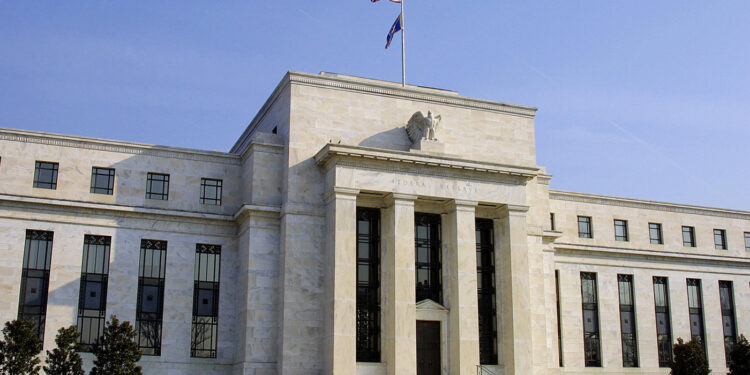 El profesor de finanzas dice que la Fed debe estar separada de la política: NPR