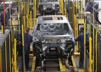 ¿Pueden los trabajos de fabricación en los Estados Unidos ayudar a reconstruir la clase media? : Money del planeta: NPR