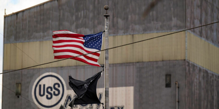 ¿Qué poder obtuvieron el presidente Trump y CFIUS en el acuerdo de Golden Share de los Estados Unidos? : Money del planeta: NPR