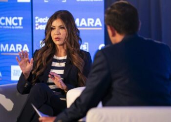 Qué saber sobre los planes de Kristi Noem para aliviar las reglas de TSA