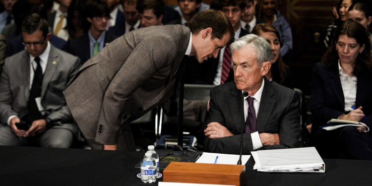 Trump mantiene a todos adivinando el destino de Powell