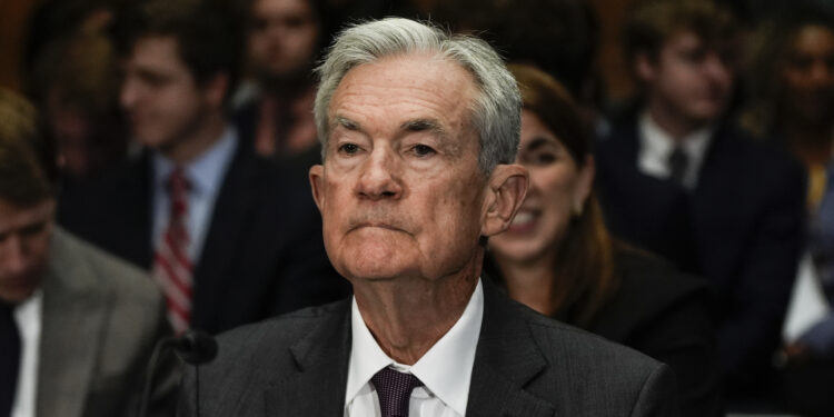 Powell dice que los aranceles de Trump han retrasado las tasas más bajas, pero no descartarán el corte de julio