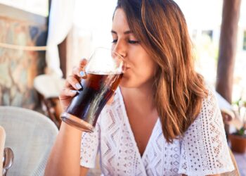 Edulcorante artificial popular vinculado a trazos y ataques cardíacos – nuevamente