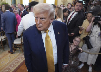 Detrás del movimiento de Trump para retroceder a Powell: los abogados advirtieron contra él.