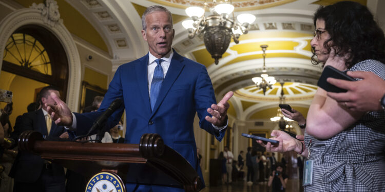 Thune golpea los frenos en el paquete de sanciones de Rusia