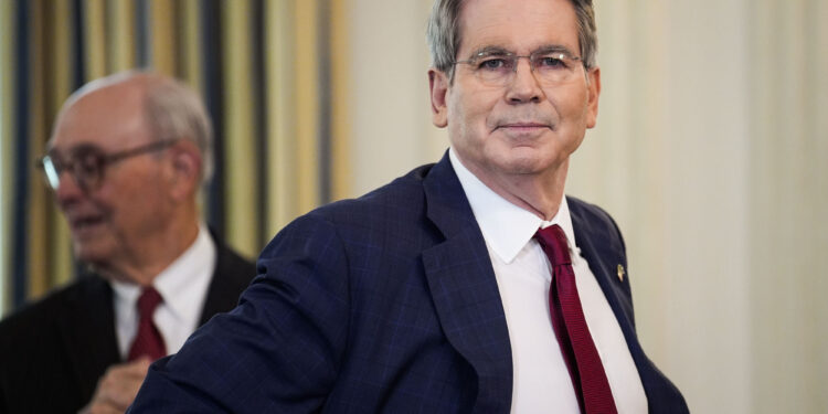 Bessent pide a la Fed que haga una revisión integral de su misión