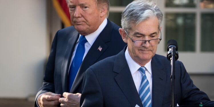 Trump indica que dejará que Powell cumpliera su término como silla de alimentación: NPR
