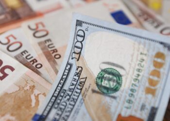 ¿Es el dólar que cae una señal del declive financiero de Estados Unidos? : NPR