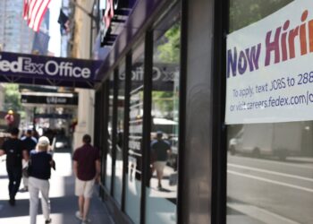 Los empleadores agregaron 147,000 empleos en lo que es una muestra sólida: NPR