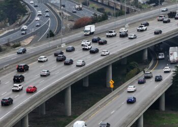 La EPA propone destripar sus reglas de gases de efecto invernadero. Esto es lo que significa para los automóviles y la contaminación: NPR