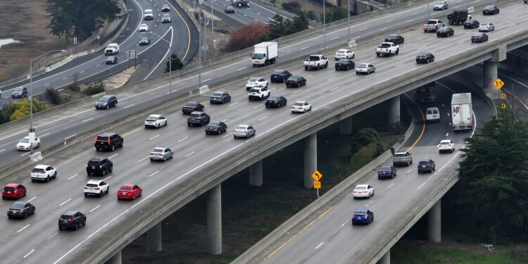 La EPA propone destripar sus reglas de gases de efecto invernadero. Esto es lo que significa para los automóviles y la contaminación: NPR
