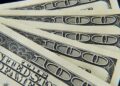 Las políticas comerciales de Trump están impulsando el dólar, dice Economist: NPR