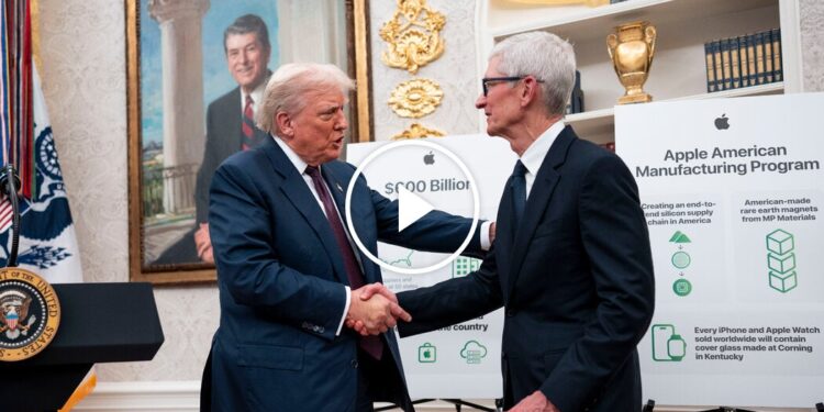 CEO de Apple regalos Trump Gold
