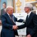 CEO de Apple regalos Trump Gold