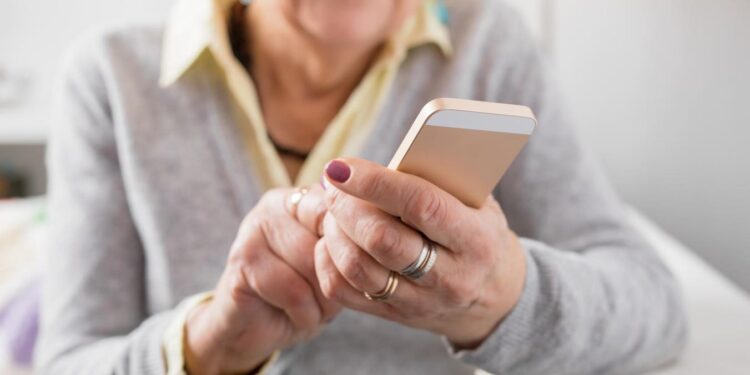 Los cambios propuestos a los servicios telefónicos para los beneficiarios del Seguro Social plantean preocupaciones, nuevamente