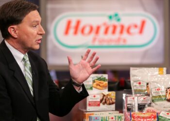 Acciones que realizan los movimientos más grandes del mediodía: NVDA, PSTG, Snow, HRL