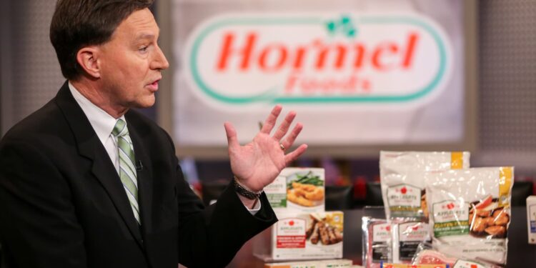 Acciones que realizan los movimientos más grandes del mediodía: NVDA, PSTG, Snow, HRL